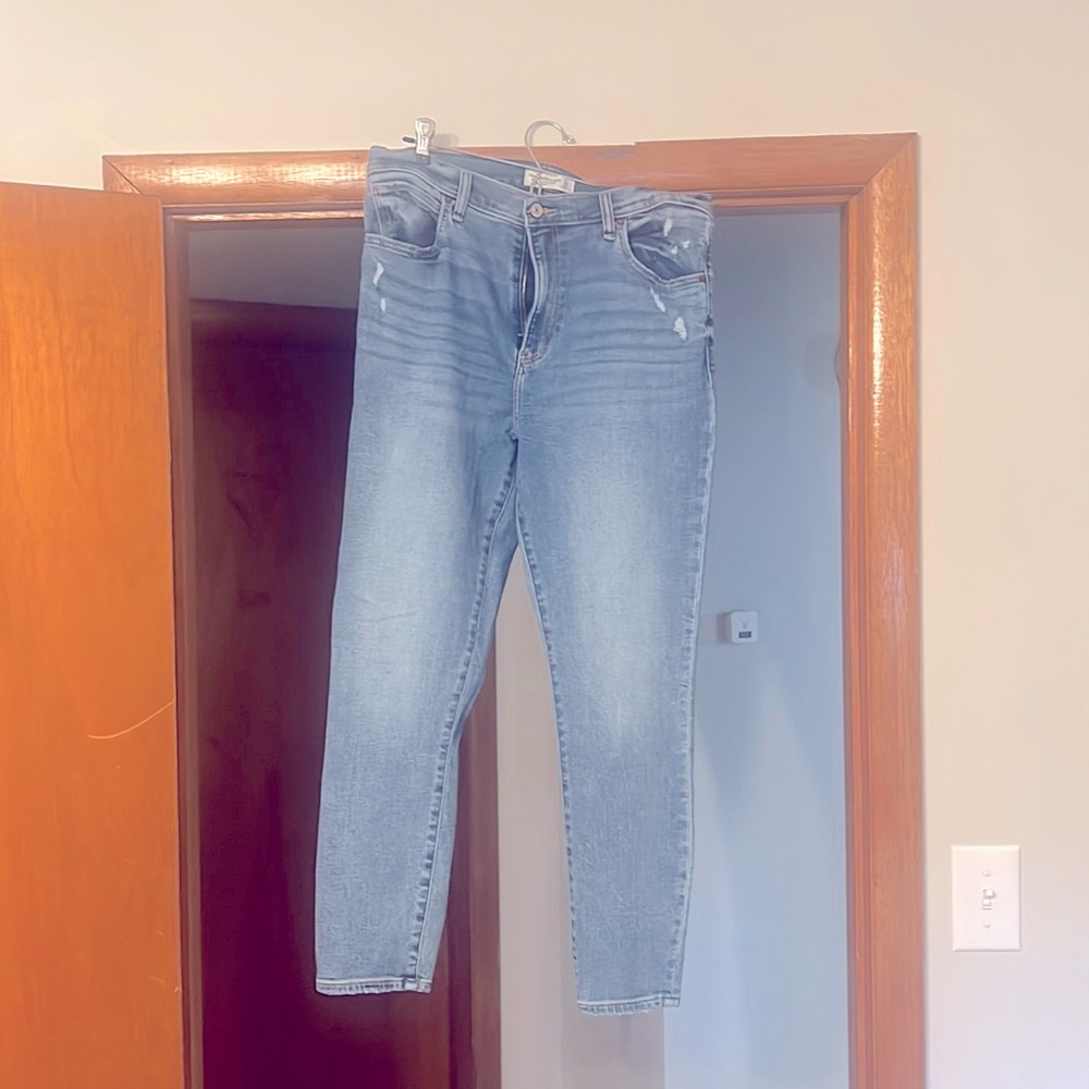 31 12s Abercrombie super skinny Jean